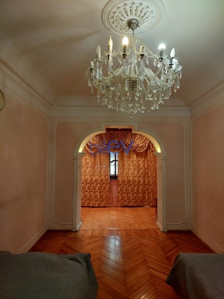 Satış 3 otaqlı Köhnə Tikili bina evi  75m², Bakı