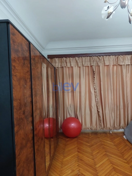 Satış 3 otaqlı Köhnə Tikili bina evi  75m², Bakı