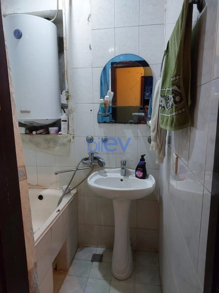 Satış 3 otaqlı Köhnə Tikili bina evi  75m², Bakı