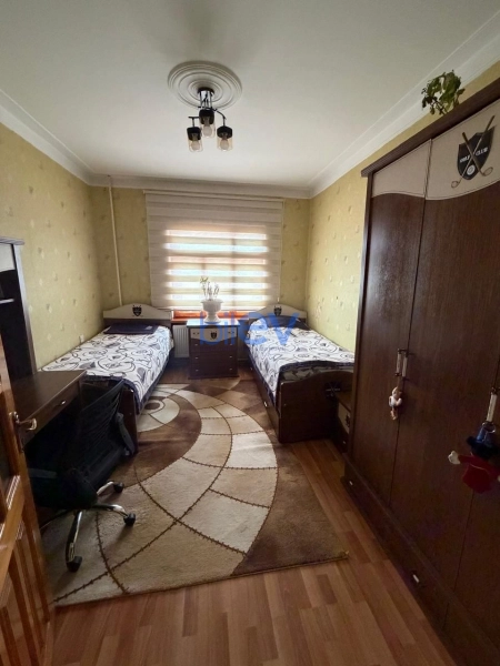 Satış 5 otaqlı Köhnə Tikili bina evi  120m², Bakı