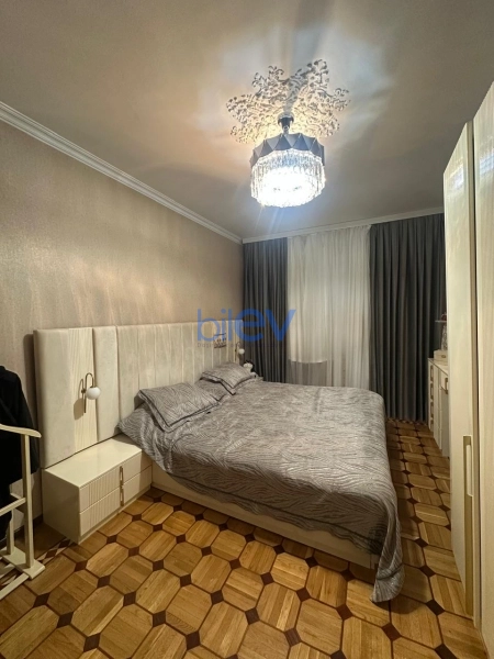 Satış 4 otaqlı Köhnə Tikili bina evi  100m², Bakı