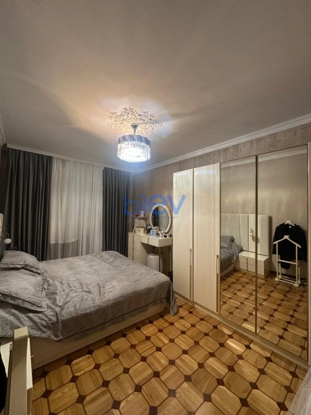 Satış 4 otaqlı Köhnə Tikili bina evi  100m², Bakı