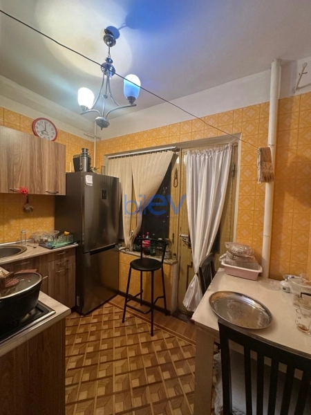 Satış 4 otaqlı Köhnə Tikili bina evi  100m², Bakı