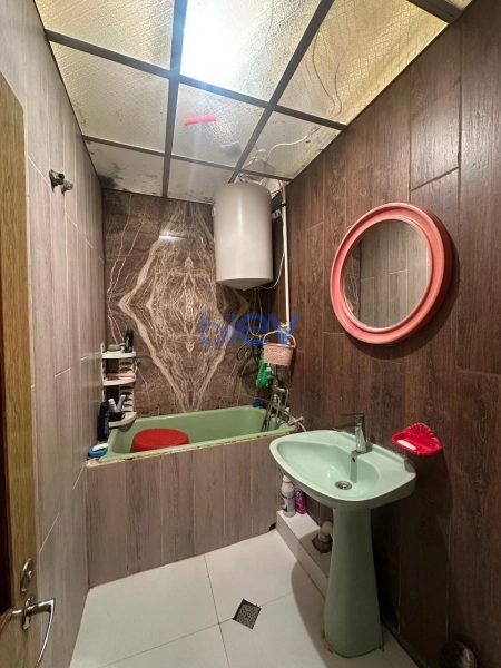 Satış 4 otaqlı Köhnə Tikili bina evi  100m², Bakı