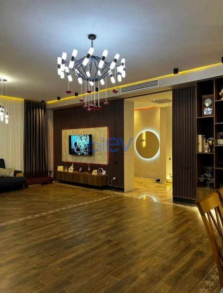 Satış 8 otaqlı Həyət evi  800m², Bakı