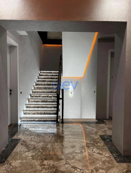 Satış 8 otaqlı Həyət evi  800m², Bakı