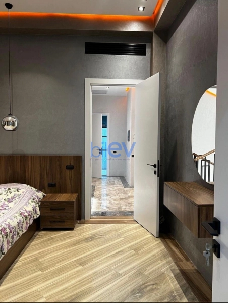 Satış 8 otaqlı Həyət evi  800m², Bakı