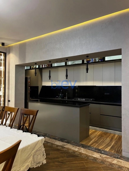 Satış 8 otaqlı Həyət evi  800m², Bakı