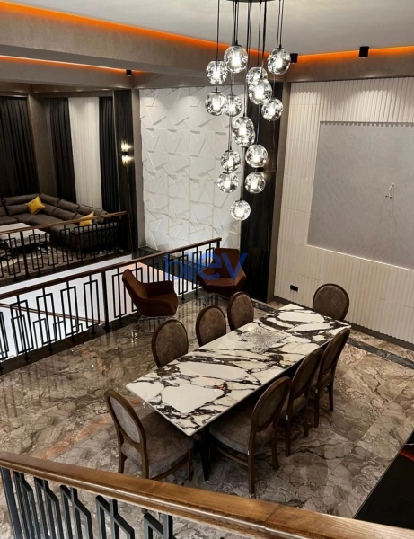Satış 8 otaqlı Həyət evi  800m², Bakı