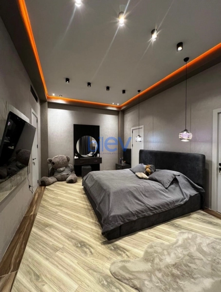 Satış 8 otaqlı Həyət evi  800m², Bakı
