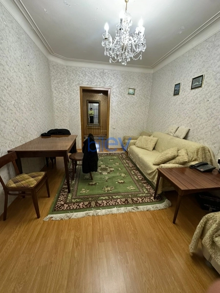 Satış 2 otaqlı Köhnə Tikili bina evi  60m², Bakı