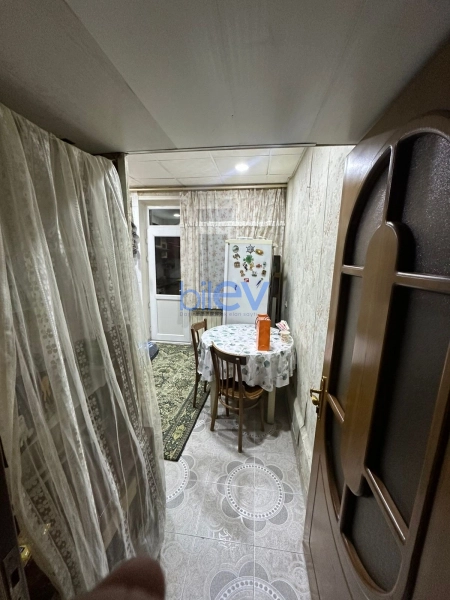 Satış 2 otaqlı Köhnə Tikili bina evi  60m², Bakı