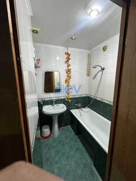 Satış 2 otaqlı Köhnə Tikili bina evi  60m², Bakı