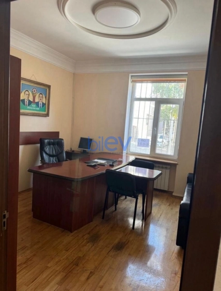 Aylıq Kirayə 4 otaqlı Ofis  90m², Bakı