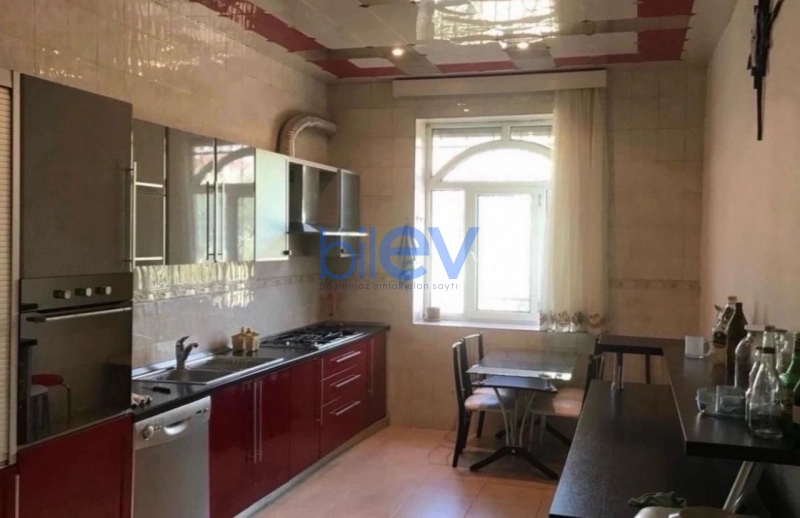 Aylıq Kirayə 12 otaqlı Həyət evi  910m², Bakı