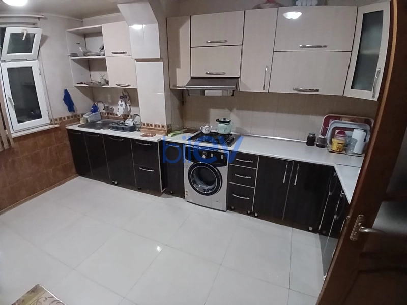 Satış 4 otaqlı Köhnə Tikili bina evi  100m², Bakı