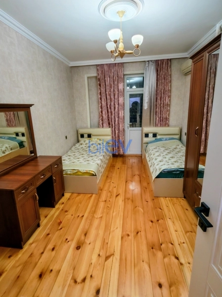 Satış 4 otaqlı Köhnə Tikili bina evi  100m², Bakı