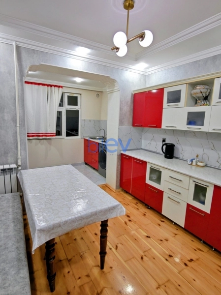 Satış 4 otaqlı Köhnə Tikili bina evi  100m², Bakı