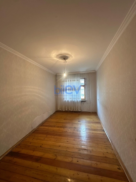 Satış 3 otaqlı Köhnə Tikili bina evi  75m², Bakı