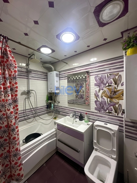 Satış 3 otaqlı Köhnə Tikili bina evi  75m², Bakı