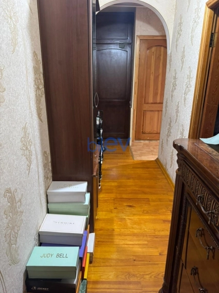 Satış 2 otaqlı Köhnə Tikili bina evi  60m², Bakı