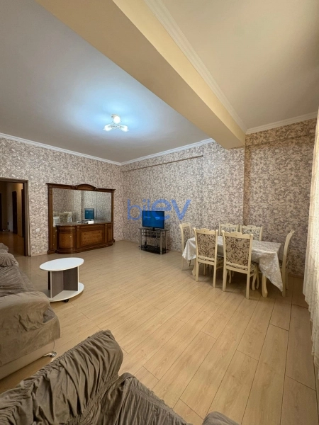 Aylıq Kirayə 4 otaqlı Köhnə Tikili bina evi  140m², Bakı