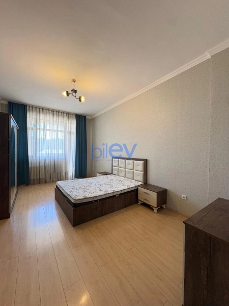 Aylıq Kirayə 4 otaqlı Köhnə Tikili bina evi  140m², Bakı