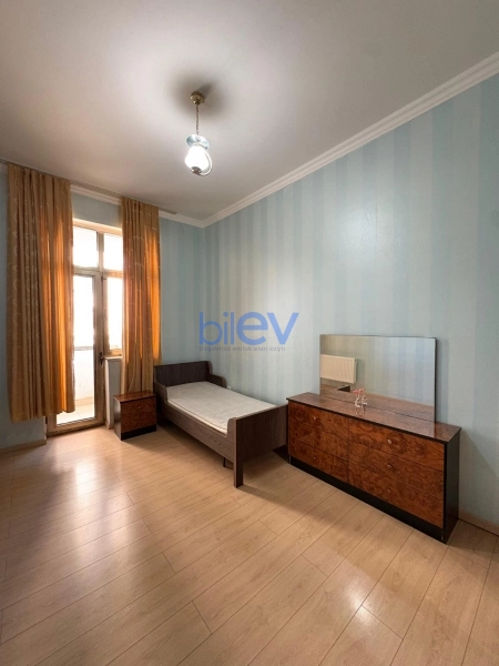 Aylıq Kirayə 4 otaqlı Köhnə Tikili bina evi  140m², Bakı