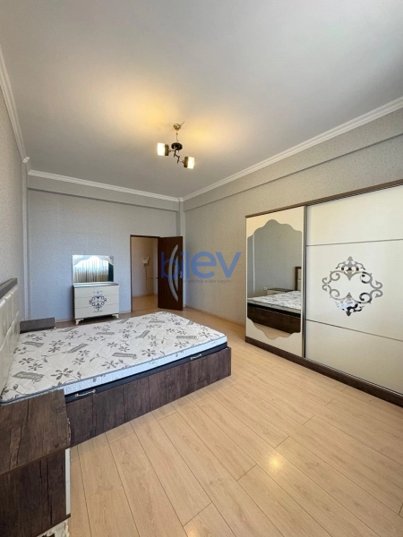 Aylıq Kirayə 4 otaqlı Köhnə Tikili bina evi  140m², Bakı
