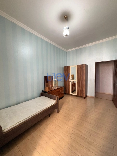 Aylıq Kirayə 4 otaqlı Köhnə Tikili bina evi  140m², Bakı