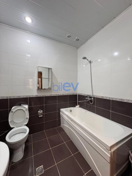 Aylıq Kirayə 4 otaqlı Köhnə Tikili bina evi  140m², Bakı