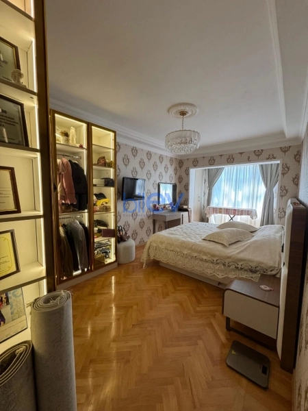 Satış 3 otaqlı Köhnə Tikili bina evi  85m², Bakı