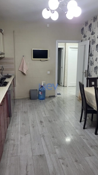 Satış 5 otaqlı Köhnə Tikili bina evi  120m², Bakı