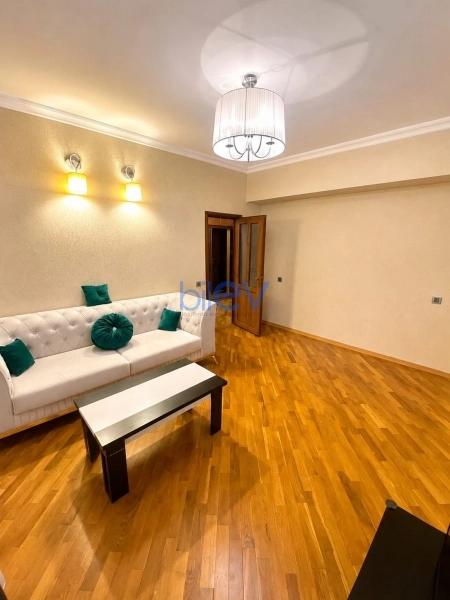 Aylıq Kirayə 2 otaqlı Köhnə Tikili bina evi  70m², Bakı