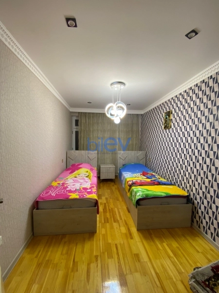 Satış 3 otaqlı Köhnə Tikili bina evi  80m², Bakı