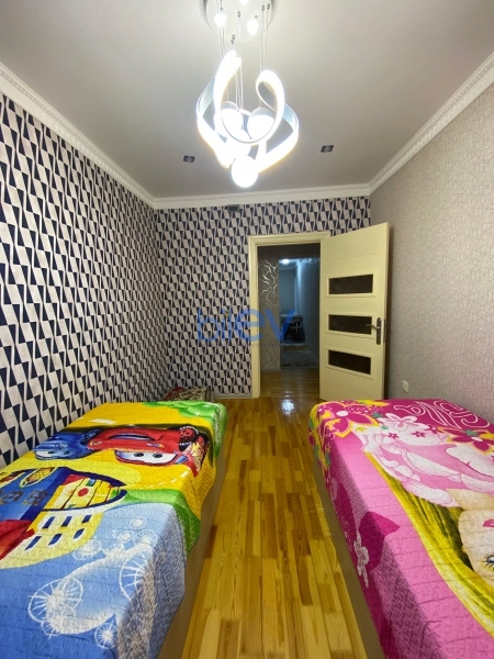 Satış 3 otaqlı Köhnə Tikili bina evi  80m², Bakı