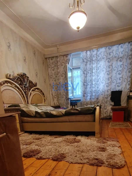 Satış 3 otaqlı Köhnə Tikili bina evi  75m², Bakı