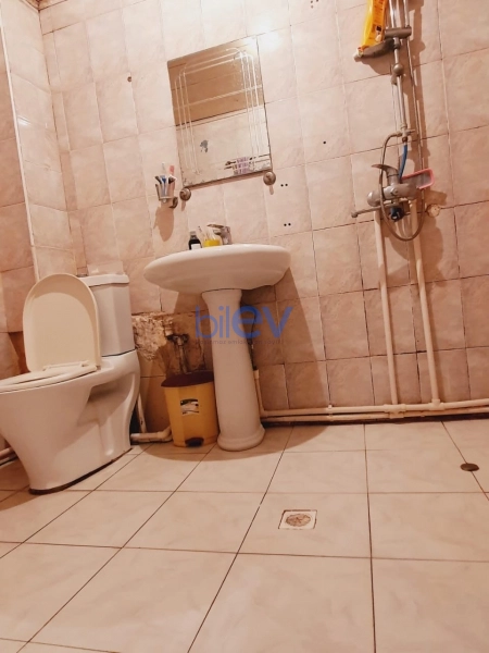 Satış 3 otaqlı Köhnə Tikili bina evi  75m², Bakı