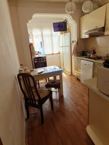 Satış 3 otaqlı Köhnə Tikili bina evi  75m², Bakı