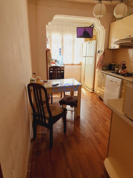 Satış 3 otaqlı Köhnə Tikili bina evi  75m², Bakı