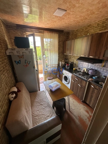 Satış 3 otaqlı Köhnə Tikili bina evi  77m², Lənkəran