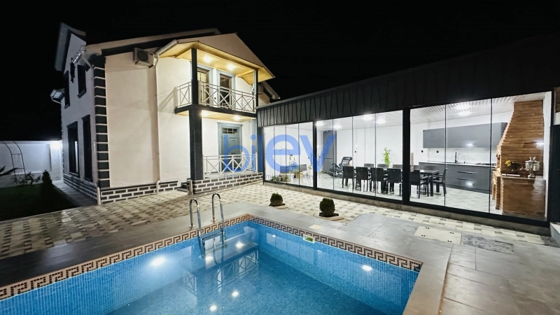 Aylıq Kirayə 5 otaqlı Villa  240m², Qəbələ