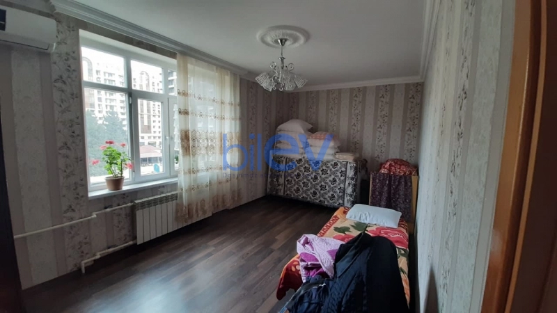 Satış 5 otaqlı Köhnə Tikili bina evi  110m², Bakı