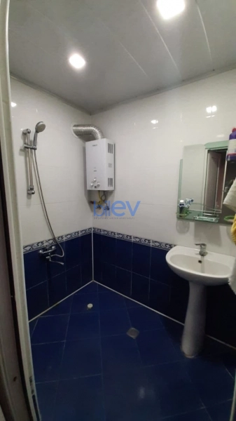 Satış 5 otaqlı Köhnə Tikili bina evi  110m², Bakı