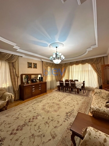 Aylıq Kirayə 8 otaqlı Həyət evi  305m², Bakı