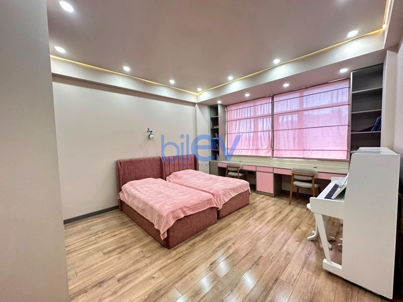Aylıq Kirayə 3 otaqlı Yeni Tikili bina evi  145m², Bakı