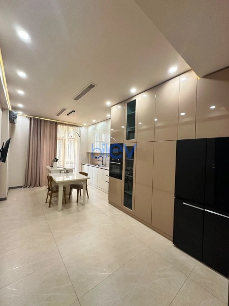 Aylıq Kirayə 3 otaqlı Yeni Tikili bina evi  145m², Bakı