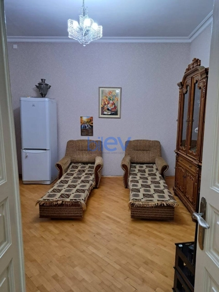 Aylıq Kirayə 2 otaqlı Köhnə Tikili bina evi  60m², Bakı