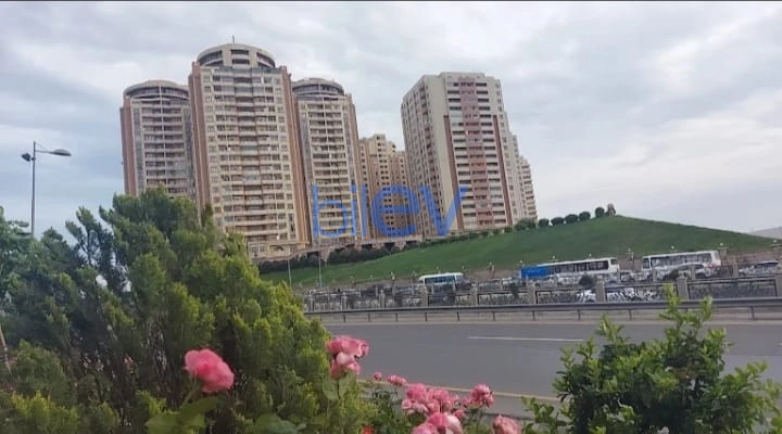 Satış 3 otaqlı Yeni Tikili bina evi  156m², Bakı