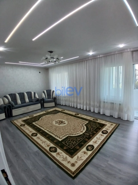 Satış 3 otaqlı Köhnə Tikili bina evi  81m², Lənkəran